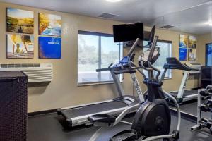 Fitness centrum a/nebo fitness zařízení v ubytování Comfort Inn & Suites North Aurora - Naperville