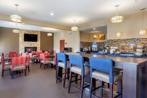 Μια τηλεόραση ή/και κέντρο ψυχαγωγίας στο Comfort Inn & Suites North Aurora - Naperville +27 φωτογραφίες