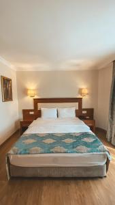 Кровать или кровати в номере Premier Vista Hotel