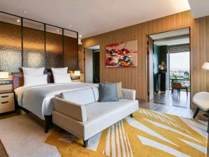 Postel nebo postele na pokoji v ubytování Pullman Bandung Grand Central