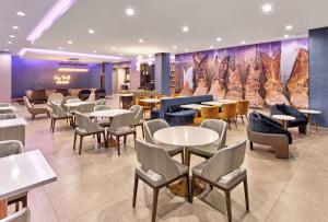 En restaurang eller annat matställe på La Quinta Inn & Suites by Wyndham Terrell
