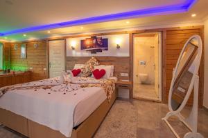 Postel nebo postele na pokoji v ubytování Gera - 1 Bedroom with jacuzzi in Kalkan
