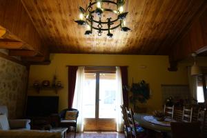 Posedenie v ubytovaní Casa Rural La Cija del Abuelo a 1 hora de Madrid