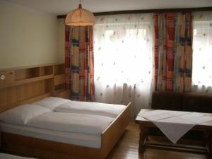 Postel nebo postele na pokoji v ubytování Torrenerhof