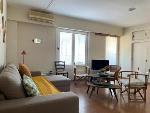 a living room with a couch and a table at UIM Mediterraneo ATICO San Pedro Wifi in Puerto de Sagunto