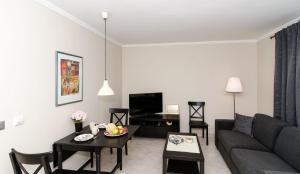 Televízia a/alebo spoločenská miestnosť v ubytovaní Apartments Gaura
