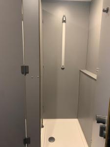 a shower stall in a bathroom with a toilet at Ecolodge Otra Cosa in Mouscron
