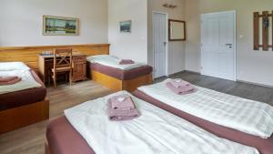 Postel nebo postele na pokoji v ubytování Relax hotel Valaška + 37 fotografií