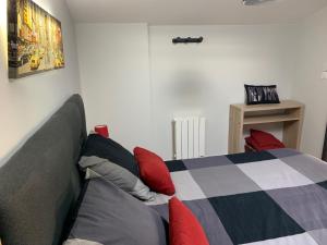 Giường trong phòng chung tại Domaine de Jarentin - Gite 4-5places