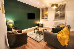 a living room with a couch and a table at 3 Bedroom City Centre Townhouse in Nottingham