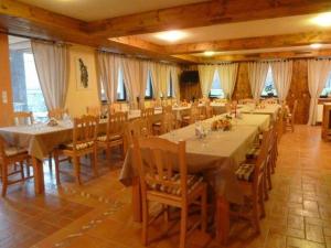 Restoran või mõni muu söögikoht majutusasutuses Q Ranch
