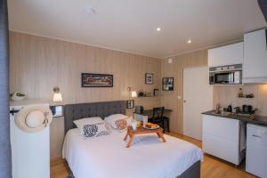 a small bedroom with a bed and a table at Les Suites d'Aliénor-Suite Mimosa in Pessac