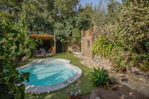 Afbeelding uit fotogalerij van Villa Los Matos Pool and garden in Valleseco