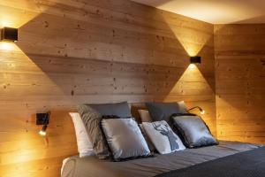 Ένα ή περισσότερα κρεβάτια σε δωμάτιο στο Appartement Prestige Manoir de Savoie - Arc 1950 le Village +40 φωτογραφίες