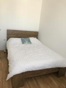 Кровать или кровати в номере Katolicka apartment