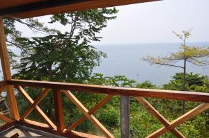 山林小屋周边自然景观