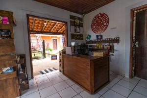
a kitchen with a wooden floor and wooden cabinets at HOTELARE Bóra Morá Pousada in Ubatuba
