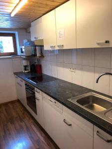 Fotografia z galérie ubytovania Haus Theresia v destinácii Langen am Arlberg + 5 fotografií
