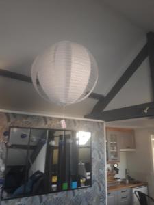 Kuchyň nebo kuchyňský kout v ubytování Loft Haut de Gamme Centre Montargis, Place de Parking, Local à vélos, Linge de lits et serviettes, coin rivière amenagé, Hamac, Épicerie, Vélos en option, Tout confort jusqu'à 4 voyageurs