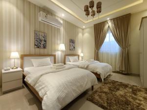 Giường trong phòng chung tại F residence, Beauty & Luxury