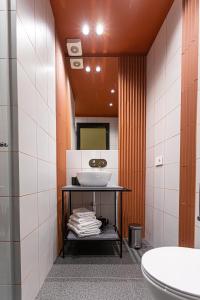 a bathroom with a sink and a mirror at Cuevas Home Relais in Naples