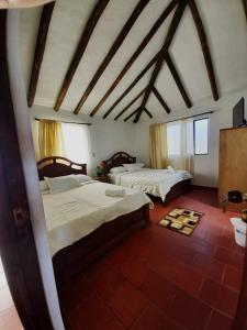 Un pat sau paturi într-o cameră la Cabaña Lewana Campestre