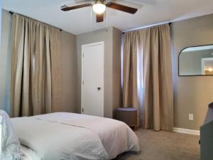 a bedroom with a bed and a ceiling fan at Comfort in Columbus in Columbus