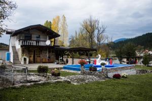a house with a swimming pool in a yard at Božanstvena Drina in Višegrad