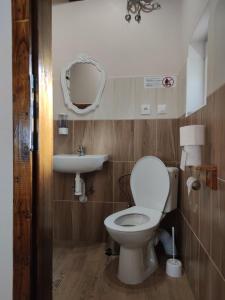A bathroom at András penzión