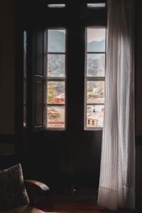 a room with three windows and a curtain at Casa rural El Hornillo in Vallehermoso