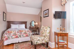 a room with a bed, chair, desk and a lamp at Sinclair Inn Bed & Breakfast in Jericho