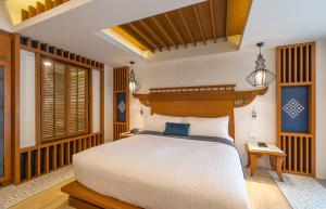 Кровать или кровати в номере Aonang Princeville Villa Resort & Spa - GHA WellHotel-Halal Certified, Krabi, Thailand