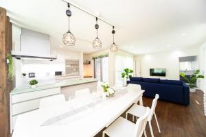 Η κουζίνα ή μικρή κουζίνα στο Shiga Lakeside Villa in Minamishinbo