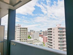 札幌的住宿－Suncourt Maruyama Goden Hills / Vacation STAY 7602，阳台享有城市天际线的景致。