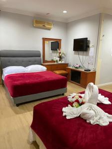 Postel nebo postele na pokoji v ubytování Samudera Hotel