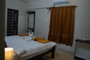 Postel nebo postele na pokoji v ubytování Hotel Akshith Inn