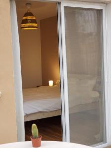 Moonlight Suite Arad צימר אור הירח, ערד客房内的一张或多张床位