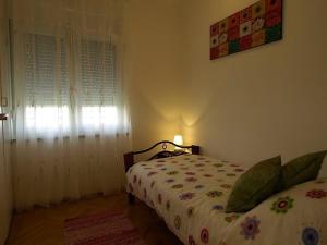 Apartment Lovre Zadar tesisinde bir odada yatak veya yataklar
