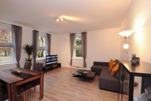 a living room with a couch and a table at Classic Apartments - zentral - bis 6 Personen - Parkplatz in Coburg