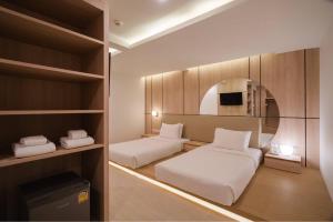 Postel nebo postele na pokoji v ubytování Bedline Hotel - SHA Certified