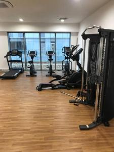 Gimnasio o instalaciones de fitness de MediaCity Lovely 2 bed APARTMENT Amazing views Near Man United