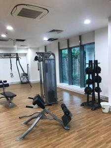 Gimnasio o instalaciones de fitness de MediaCity Lovely 2 bed APARTMENT Amazing views Near Man United