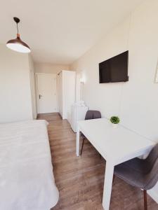 TV a/nebo společenská místnost v ubytování Nuestra Casa