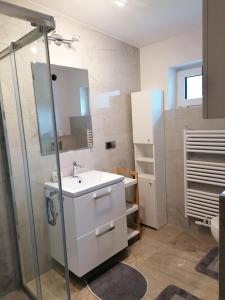 Koupelna v ubytování Apartamenty Wisła Lipowa 16-4D