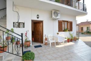 A balcony or terrace at Relaxing experiences near Ancient Olympia
