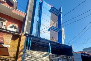 a building with blue windows on the side of it at Benhill Syariah Residence 2 Mitra RedDoorz in Jakarta