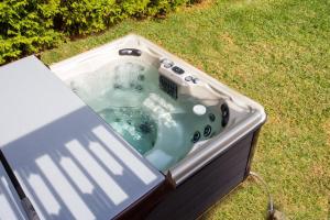 Galeriebild der Unterkunft Premium WIFI! Luxurious Home in ASHEVILLE with PRIVATE Hot tub! in Asheville