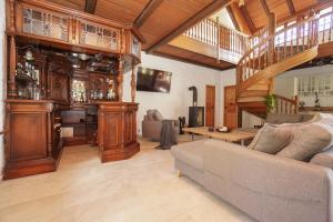 Posezení v ubytování Ruhe unter Reet-Haus mit Sauna, Whirlpool und Kamin