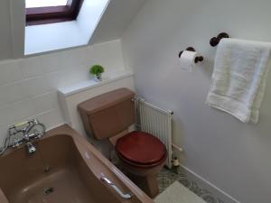 Et badeværelse på Welcome to St Helena Dunoon, a traditional villa