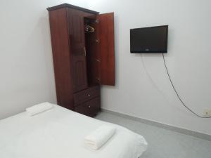 Телевизор и/или развлекательный центр в Vy Khanh Guesthouse